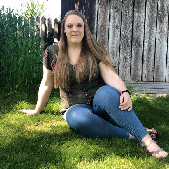 Meet your Posher, Audrey - Picture 1 of 2